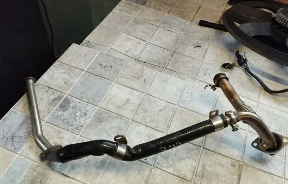 BMW 7 F01 F02 F03 F04 EGR valve line/pipe/hose