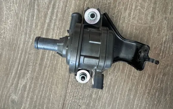 Toyota bZ4X Electric auxiliary coolant/water pump 8726042050