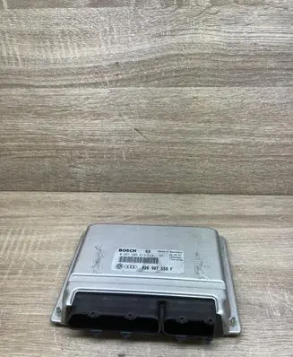 Volkswagen PASSAT B5 Engine control unit/module 8D0907558F 0261204613