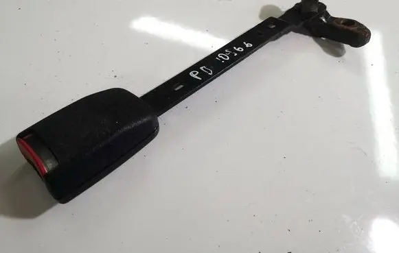 Volkswagen PASSAT B5 Front seatbelt buckle 3b0858472