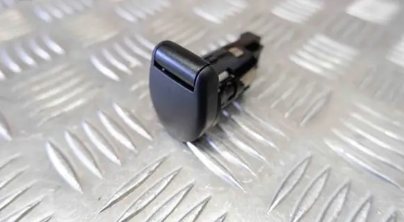 Nissan Qashqai 12 V Socket (front) 