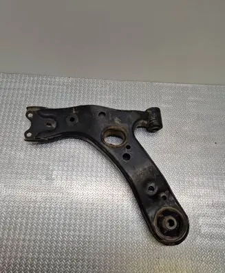 Toyota Avensis T270 Front lower control arm/wishbone