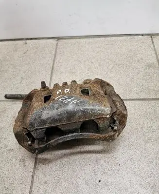 Nissan Leaf I (ZE0) Front brake caliper