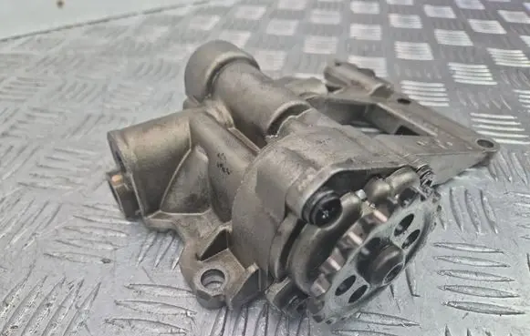 BMW X5 E70 Oil pump 7792945 8706651416