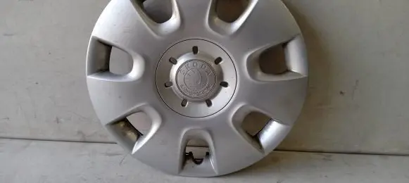 Skoda Fabia Mk2 (5J) R16 wheel hub/cap/trim 5J0601147A