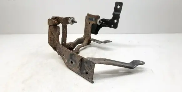 Volvo C30 Power steering pump mounting bracket 3M513K738AC