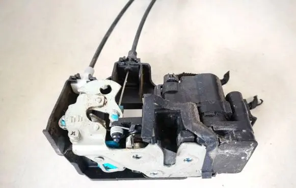 Chevrolet Epica Front door lock