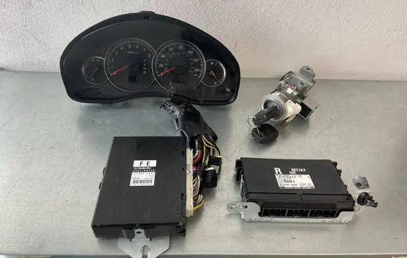Subaru Legacy Engine ECU kit and lock set 22611AN220