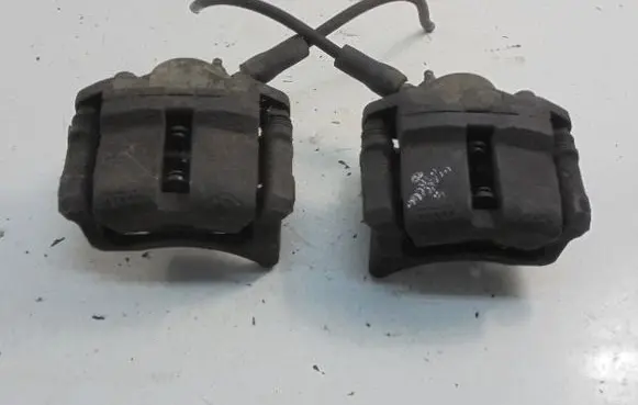 Renault Clio III Front brake caliper 