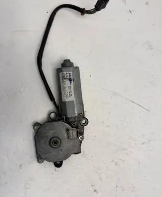 Mercedes-Benz S W221 Sunroof motor/actuator 1701835C A2118712742 0390200012