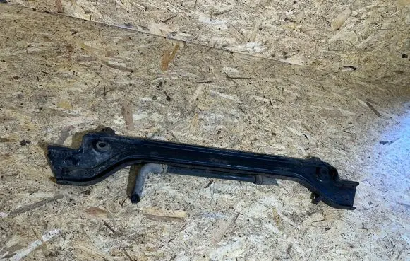 Mercedes-Benz ML W164 Radiator mount bracket a1635010181 211400412