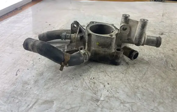 Opel Astra H Thermostat housing 