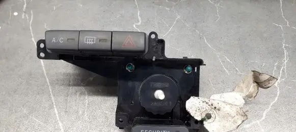 Toyota Yaris Other switches/knobs/shifts 758292