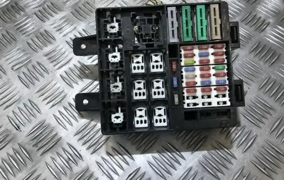 Hyundai Matrix Fuse box set 9110517303 3y07129