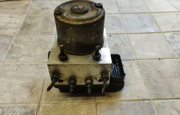 Hyundai Trajet ABS Pump 589103A100