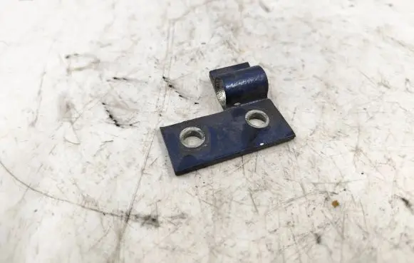 BMW 5 E39 Front door lower hinge 