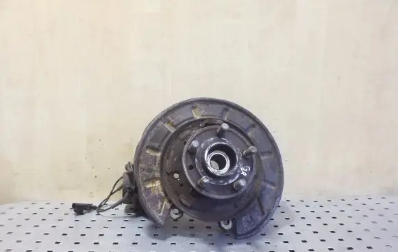 Land Rover Freelander 2 - LR2 Rear wheel hub 