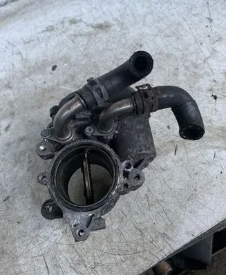 Volkswagen Golf VII Throttle valve 04L128059