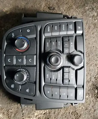 Head unit multimedia control