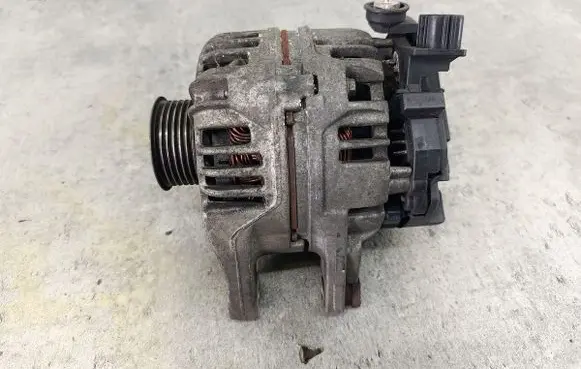 Toyota Avensis T250 Generator/alternator 