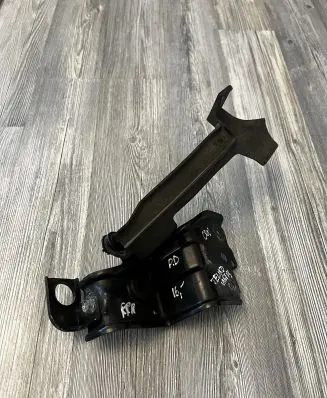 Honda CR-V Radiator support slam panel bracket 