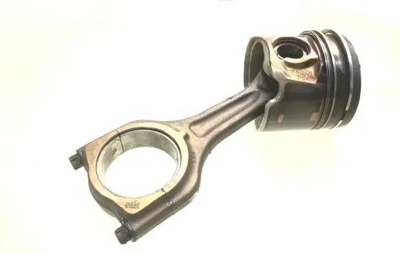 Ford Fiesta Piston with connecting rod 074132