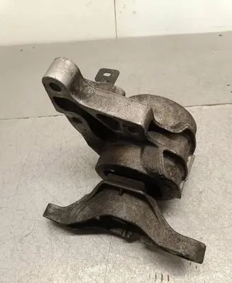 Ford Galaxy Engine mount bracket