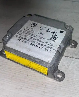 Audi A4 S4 B5 8D Airbag control unit/module 1J0909607