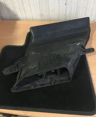 Audi A5 8T 8F Air intake duct part 8K0129618