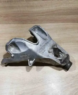BMW X5 F15 Engine mounting bracket 6864614 67871110