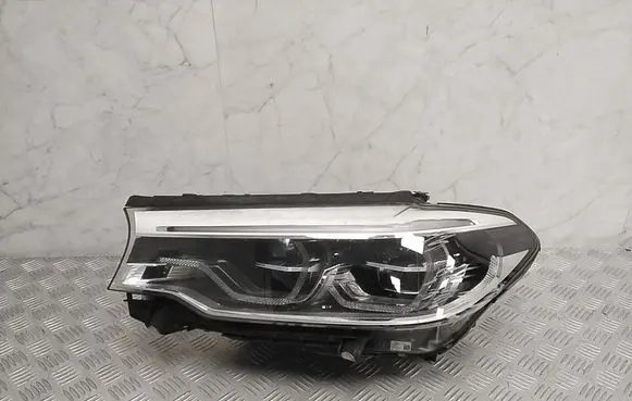 BMW 5 G30 G31 G38 Headlight/headlamp 8499121
