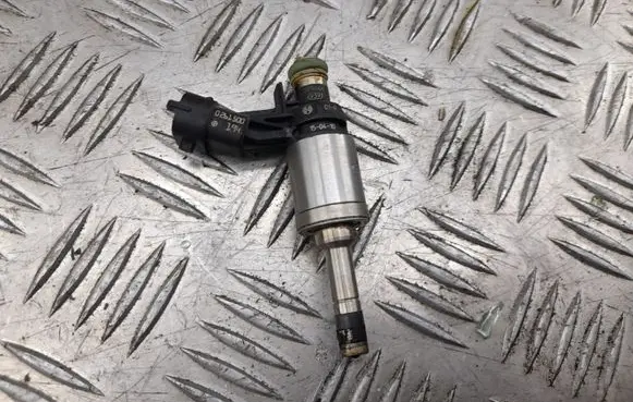 Ford Mustang VI Fuel injector 0261500194