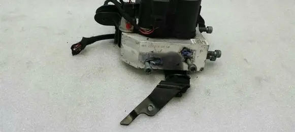 Mercedes-Benz S W221 ABS Pump A2213200358