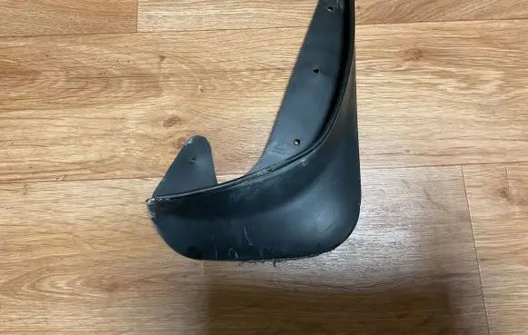 Renault Megane III Front mudguard 