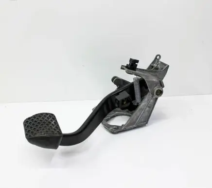 BMW X1 E84 Brake pedal 6751975
