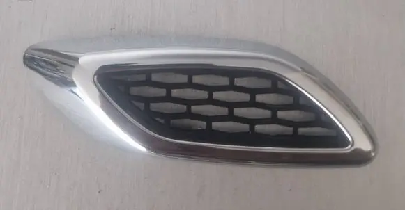 Maserati Levante Fender trim (molding) 670040332