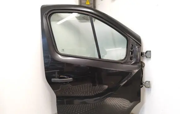 Opel Vivaro Front door