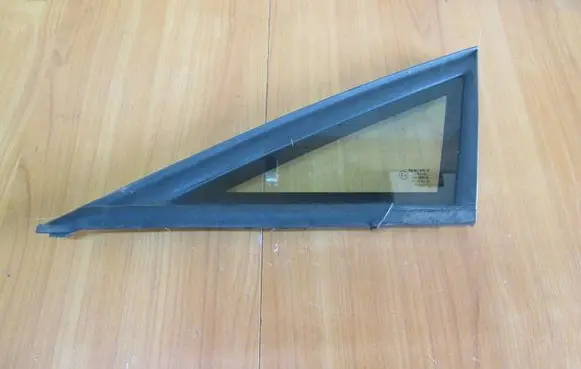 Seat Leon (1P) Front triangle window/glass 1P0845411