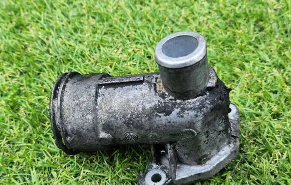 Mercedes-Benz CLS C219 Engine coolant pipe/hose A6422000056