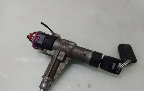 Audi A6 S6 C4 4A Ignition lock 4A0905851E