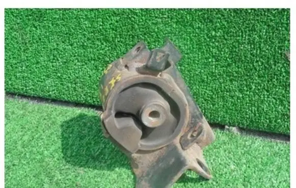 Toyota Corolla Verso E121 Gearbox mount
