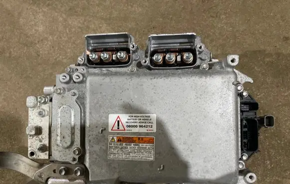 Voltage converter inverter