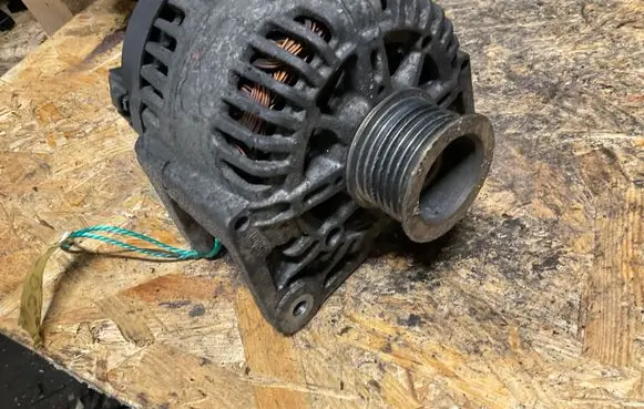 Renault Megane II Generator/alternator 8200495294A TG11C049 2543342B