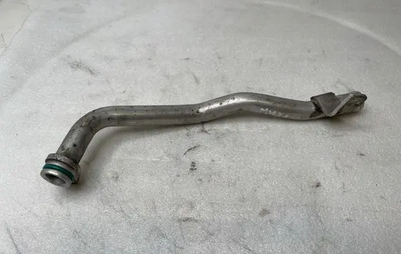 Volkswagen Touareg III Engine coolant pipe/hose 059121075