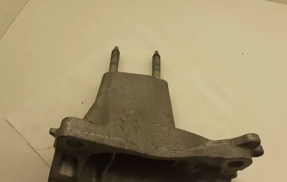 Honda Civic Engine mounting bracket