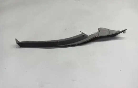 Suzuki Swift II Wiper trim 7716168L0