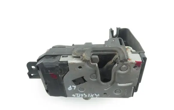 Opel Zafira B Front door lock 13210748