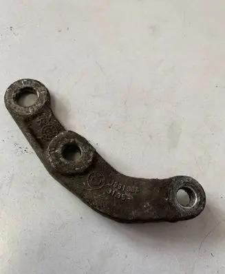 BMW 5 E39 Sway bar bush bracket, front 1091988 31351091988