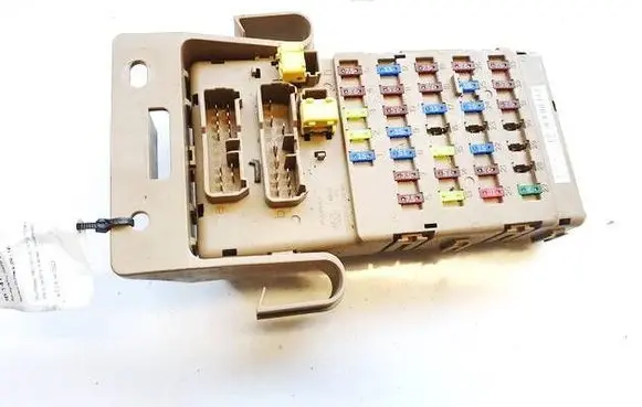 Subaru Outback Fuse box set 82201AJ000 102098