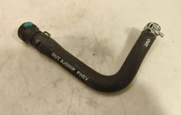 Land Rover Defender Engine coolant pipe/hose JPLA8D260AB CV1KA AJ200P